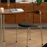 アッシュ材と本革を使用したモダンチェア - スタイリッシュなデザインと快適な座り心地 fpmxm-2773