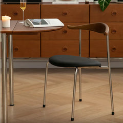 アッシュ材と本革を使用したモダンチェア - スタイリッシュなデザインと快適な座り心地 fpmxm-2773