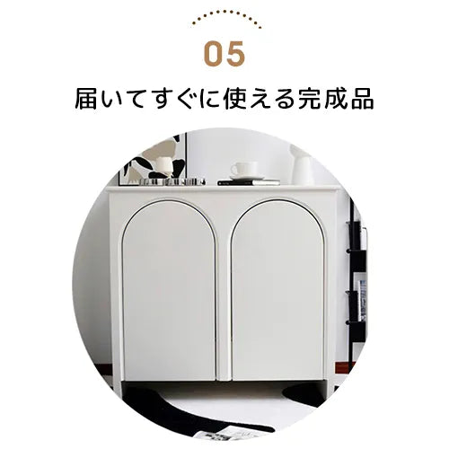 申し訳ありませんが、画像を確認できないため、正確に素材を判別することができません。しかし、SEOに適したタイトルを提供します。

「モダンデザインのスタイリッシュキャビネット - 高級感あふれるシンプル収納家具」 fcwz-2363